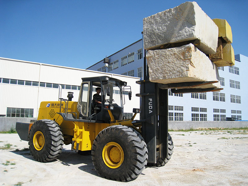 大型越野叉车（四轮驱动叉车）价格 — 星空官方网站